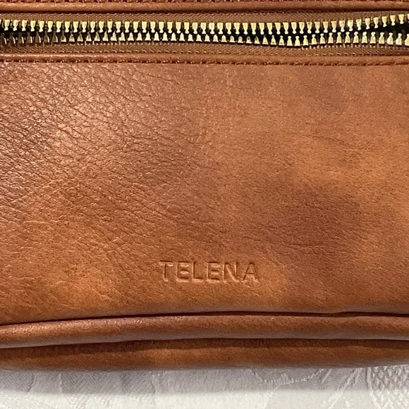 Telena Waist/Fanny/Shoulder Bag w/Nice Organizational Features New Without Tags - Picture 2 of 10